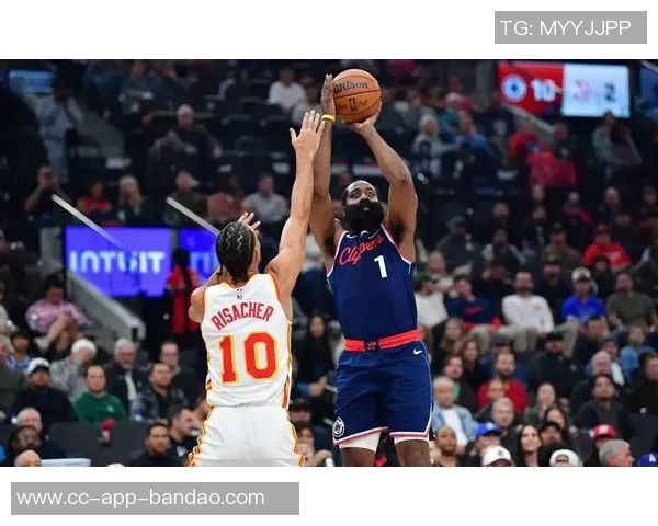 快船末节大胆尝试小卡搭配四替补阵容引发热议 快船末节大胆尝试小卡搭配四替补阵容引发热议