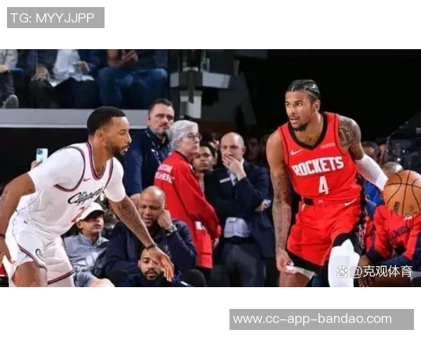 鲍威尔上半场表现稳定6投3中三分球命中率高达66贡献11分2篮板3助攻