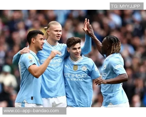 英超争冠白热化曼城曼联仅差3分枪手领跑群雄逐鹿局面引人关注