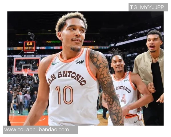 米奇约翰逊谈球队表现:全队急躁影响发挥不仅仅是文班的问题 米奇约翰逊谈球队表现:全队急躁影响发挥不仅仅是文班的问题