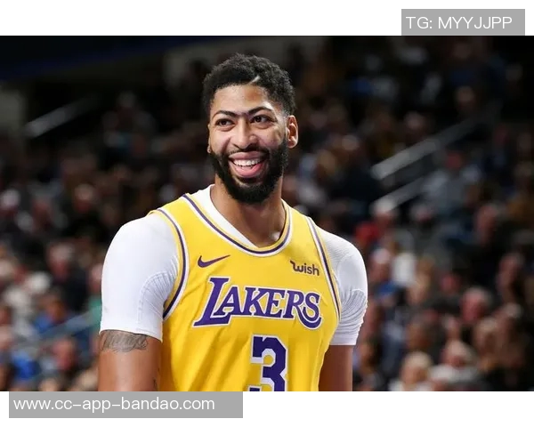 浓眉在训练营增重13斤展现更强壮体态引发球迷热议